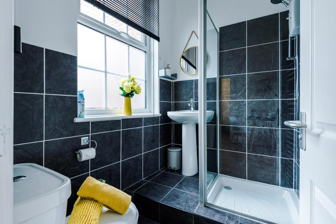Bright 1-Bed Apartment In Chester By 53 Degrees Property, Ideal For Professionals & Couples, Great Location - Sleeps 4 Exteriör bild