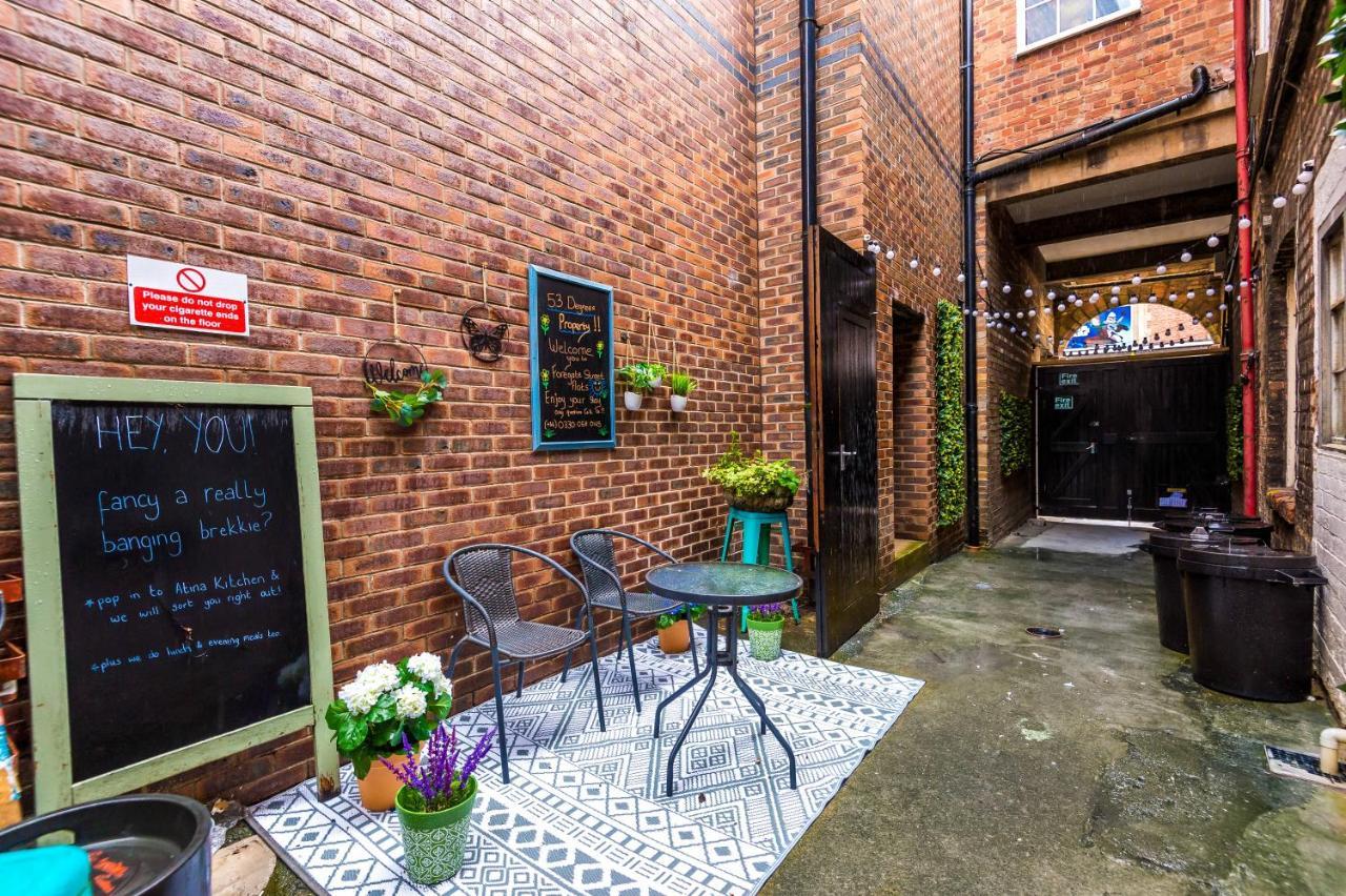 Bright 1-Bed Apartment In Chester By 53 Degrees Property, Ideal For Professionals & Couples, Great Location - Sleeps 4 Exteriör bild
