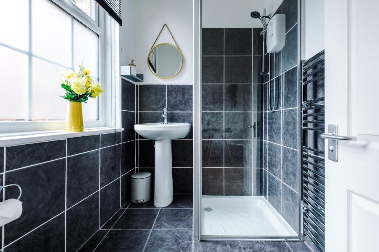 Bright 1-Bed Apartment In Chester By 53 Degrees Property, Ideal For Professionals & Couples, Great Location - Sleeps 4 Exteriör bild